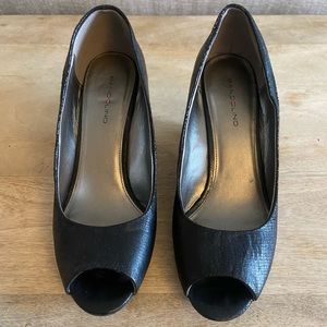 Women’s 9 Medium Bandolino Open-Toe Black Pumps